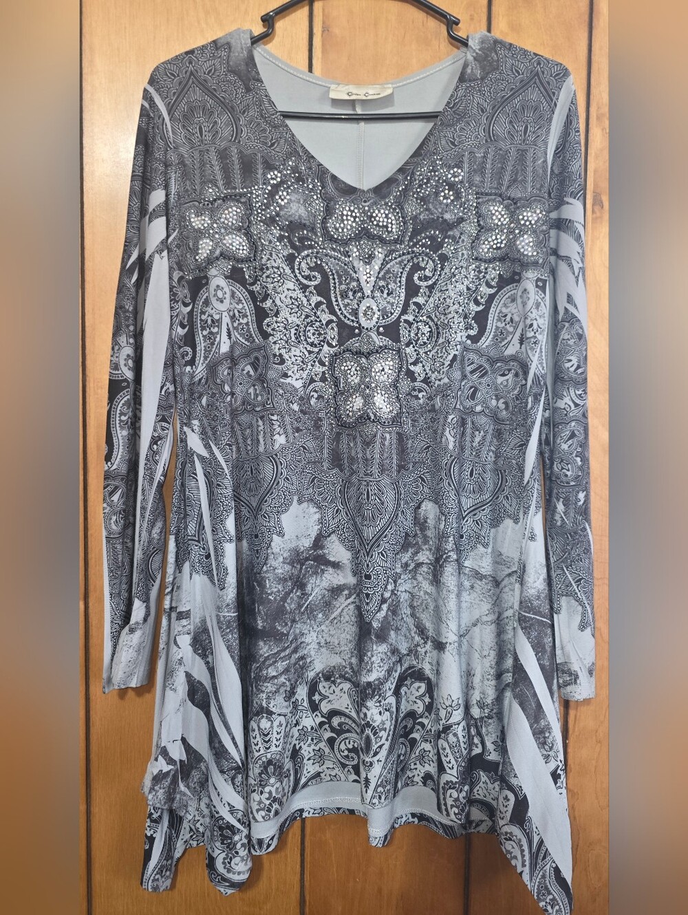 Cover Charge, Gray Paisley Beaded Long-Sleeve Tunic Top- Size Small